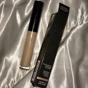 Becca aqua luminous perfecting concealer